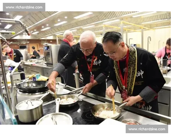 中韩顶级厨师巅峰对决展现创意料理比拼精彩瞬间